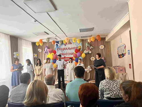 В Ставропольском приюте для детей и подростков «Росинка» состоялось торжественное мероприятие «Есть такая профессия – помогать людям».