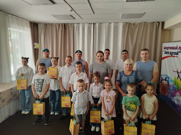 В Ставропольском приюте для детей и подростков «Росинка» герои СВО встретились с юными патриотами.